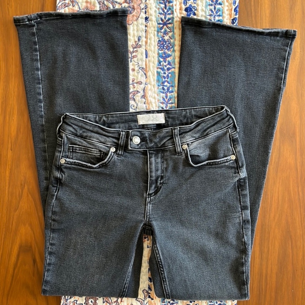 Free People We The Free black bell bottom flare jeans size 28